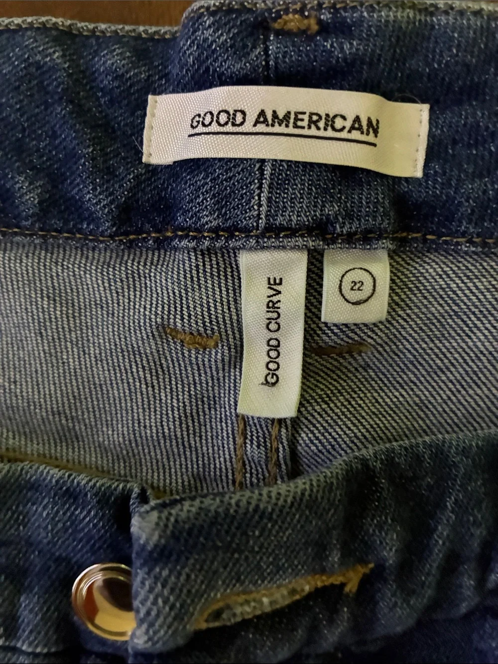 Good American Relaxed Fit Blue Wash Jeans - Picture 2 of 2